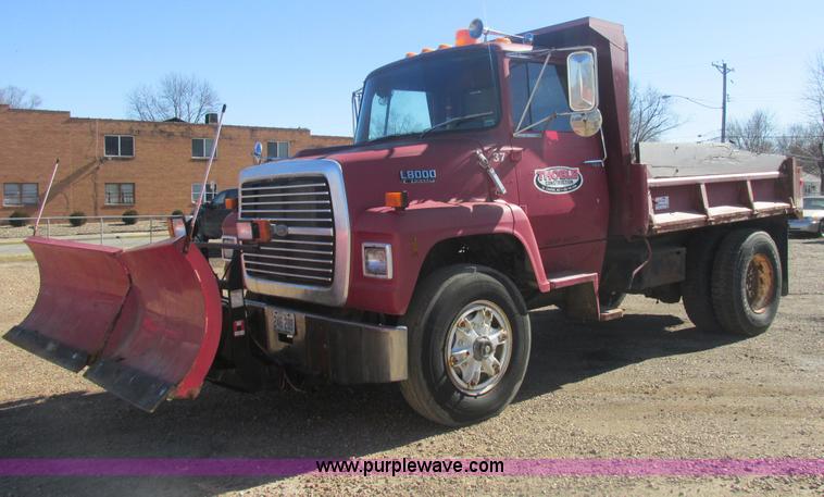 image for item H7717 1989 Ford LN8000 dump truck