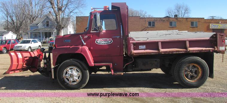 image for item H7717 1989 Ford LN8000 dump truck