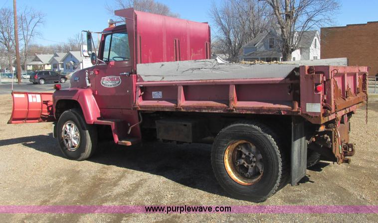 image for item H7717 1989 Ford LN8000 dump truck