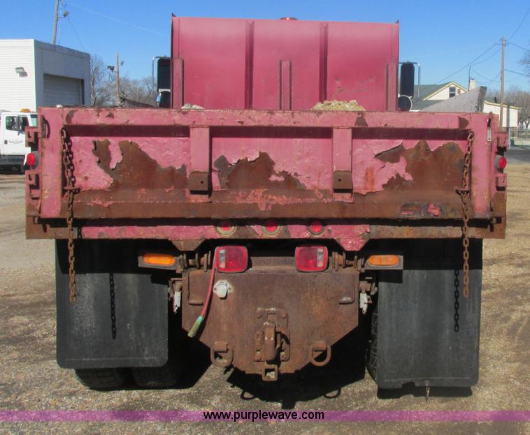 image for item H7717 1989 Ford LN8000 dump truck
