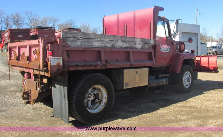image for item H7717 1989 Ford LN8000 dump truck