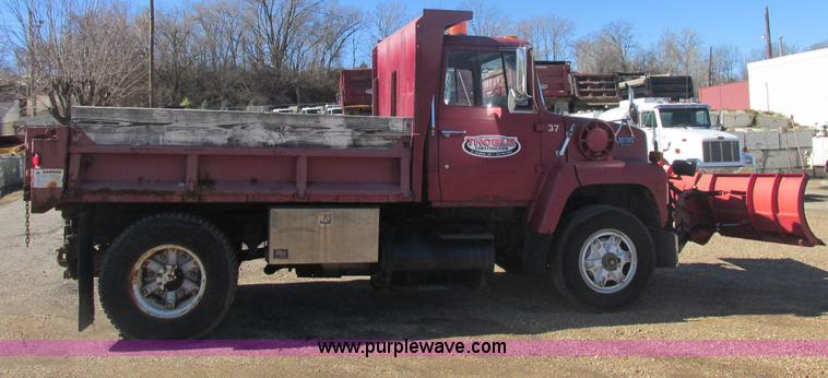 image for item H7717 1989 Ford LN8000 dump truck