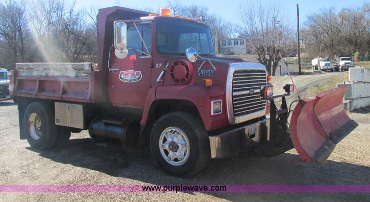 image for item H7717 1989 Ford LN8000 dump truck