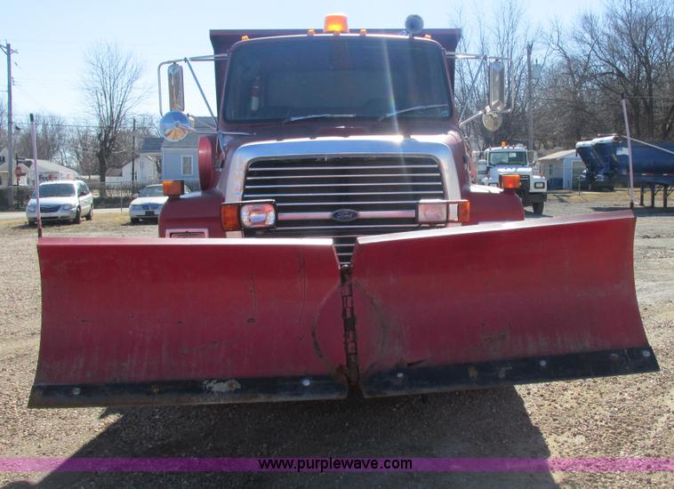 image for item H7717 1989 Ford LN8000 dump truck