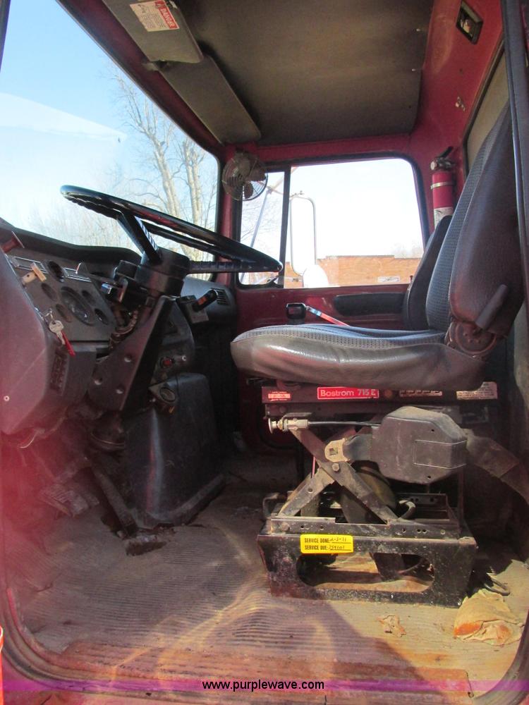 image for item H7717 1989 Ford LN8000 dump truck