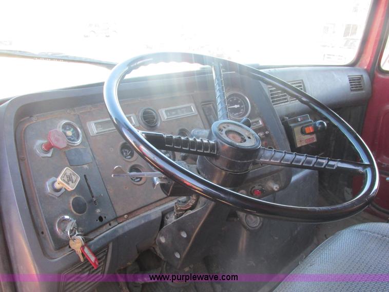 image for item H7717 1989 Ford LN8000 dump truck