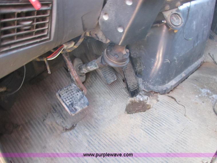 image for item H7717 1989 Ford LN8000 dump truck