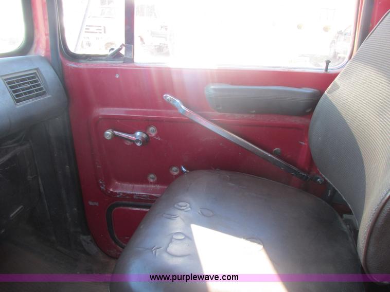 image for item H7717 1989 Ford LN8000 dump truck