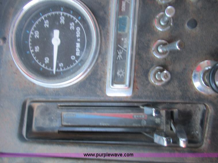 image for item H7717 1989 Ford LN8000 dump truck