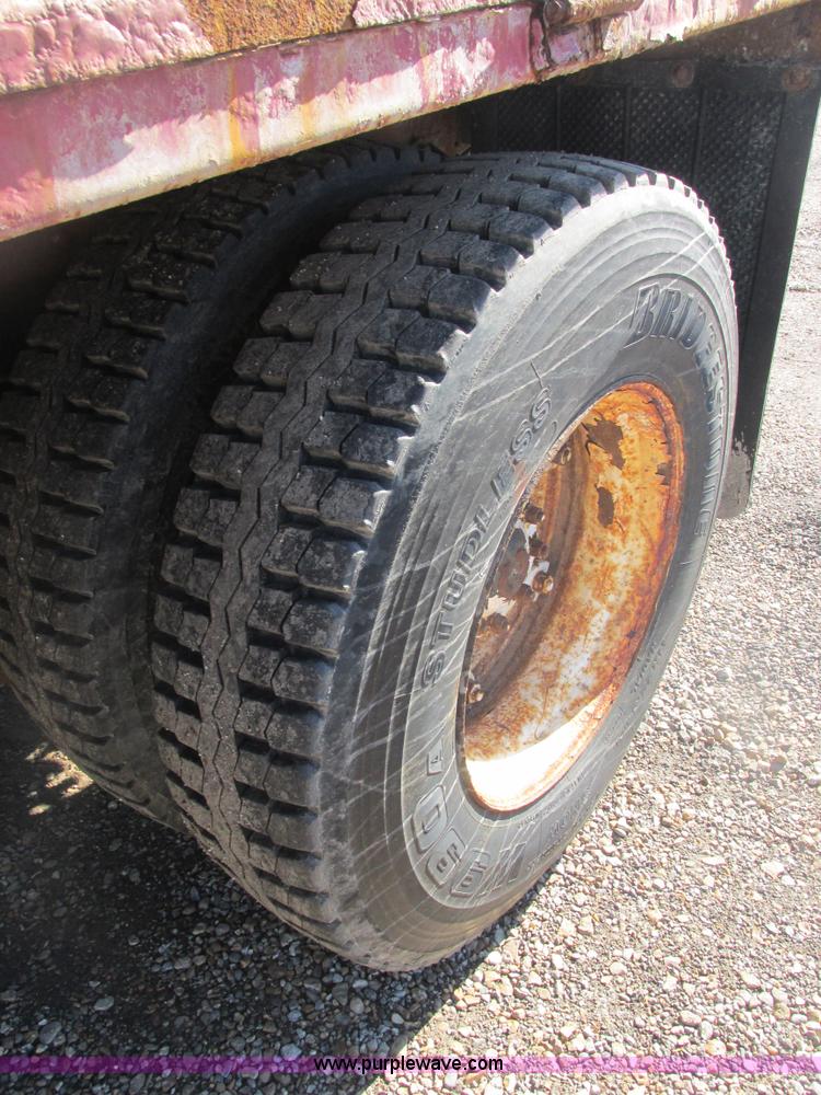 image for item H7717 1989 Ford LN8000 dump truck