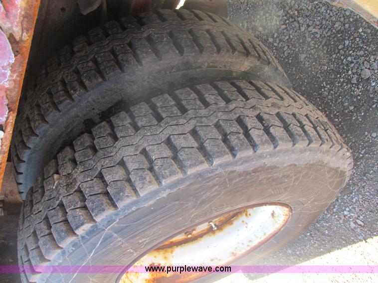 image for item H7717 1989 Ford LN8000 dump truck