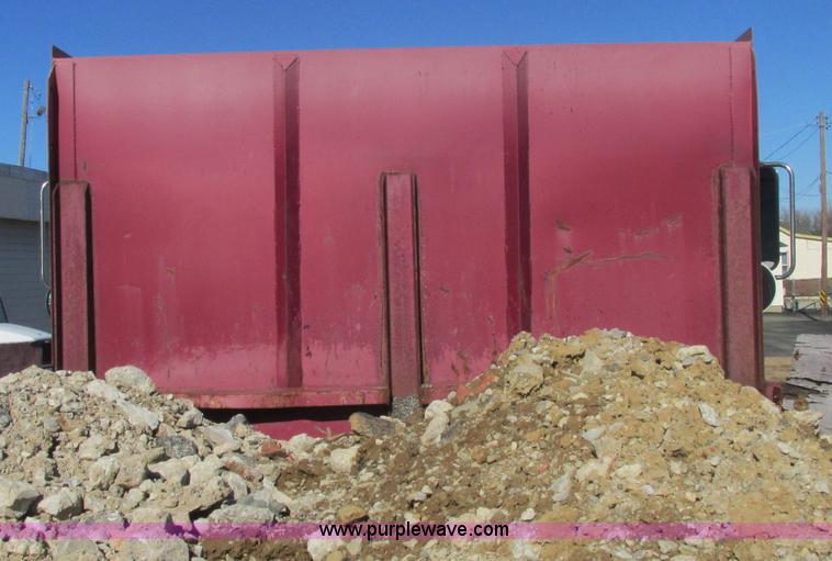 image for item H7717 1989 Ford LN8000 dump truck