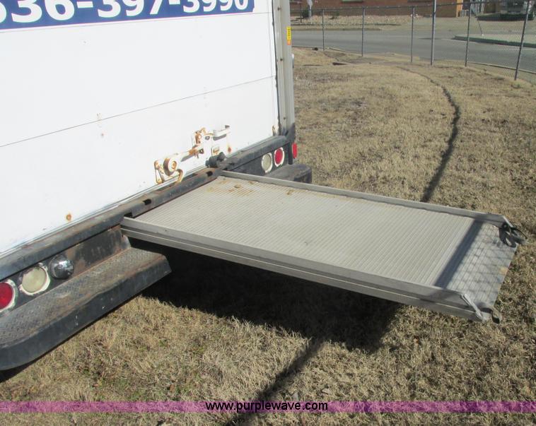 image for item H7718 1989 International 1654LP box truck