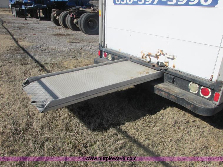 image for item H7718 1989 International 1654LP box truck