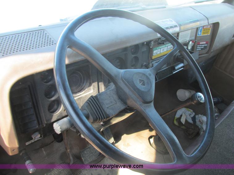 image for item H7718 1989 International 1654LP box truck