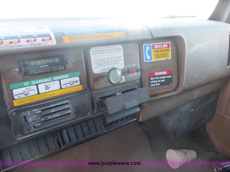 image for item H7718 1989 International 1654LP box truck