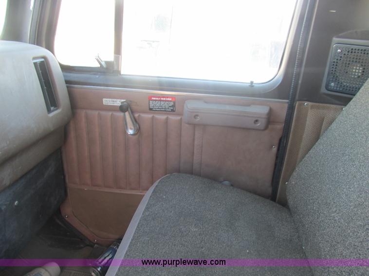 image for item H7718 1989 International 1654LP box truck