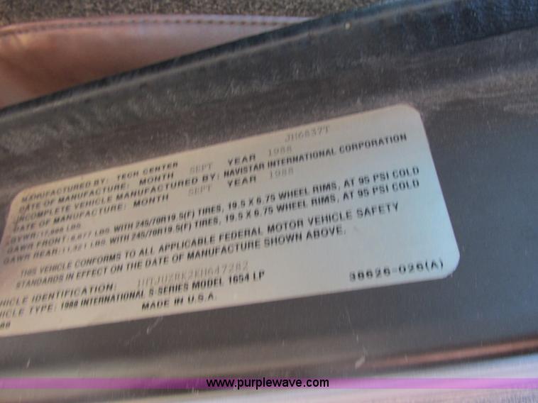 image for item H7718 1989 International 1654LP box truck