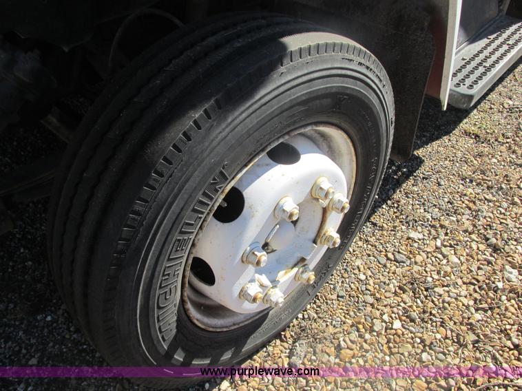 image for item H7718 1989 International 1654LP box truck