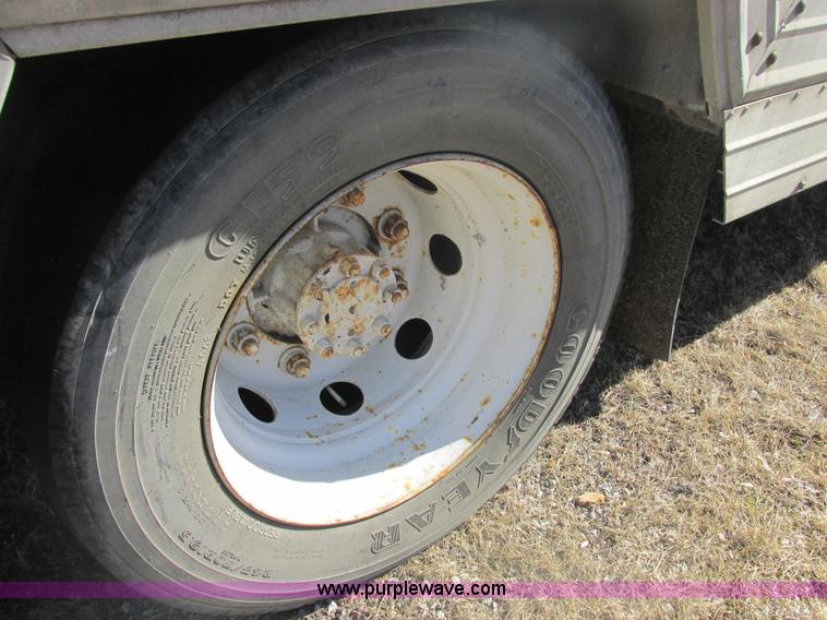 image for item H7718 1989 International 1654LP box truck