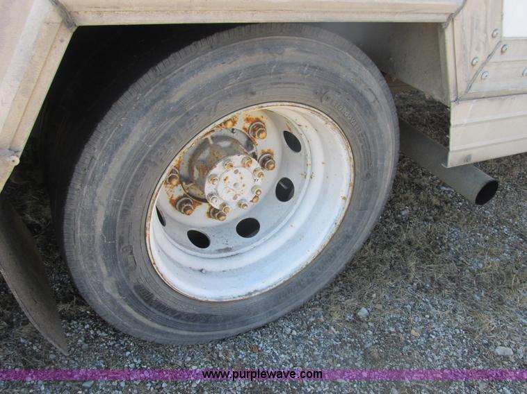 image for item H7718 1989 International 1654LP box truck