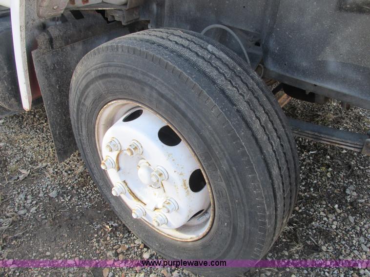 image for item H7718 1989 International 1654LP box truck