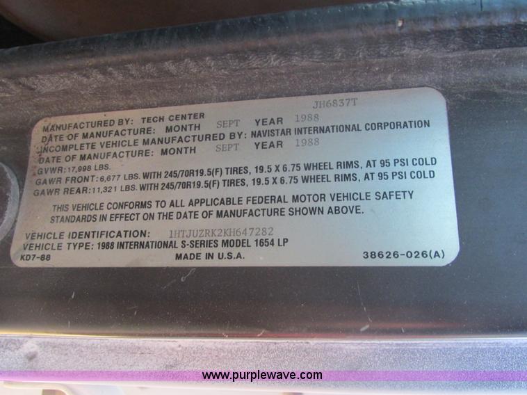 image for item H7718 1989 International 1654LP box truck