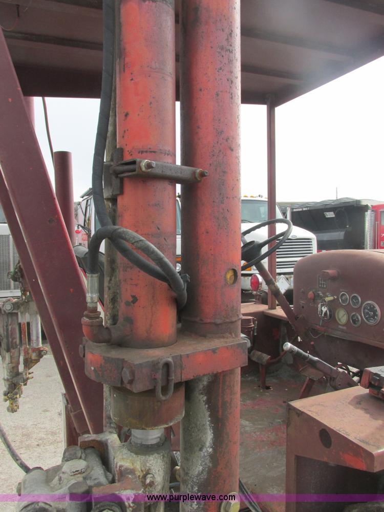 image for item H7731 1978 Schramm 160 Pneumatractor