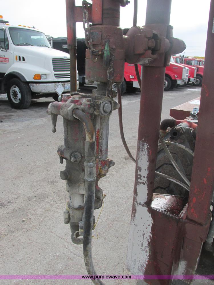 image for item H7731 1978 Schramm 160 Pneumatractor