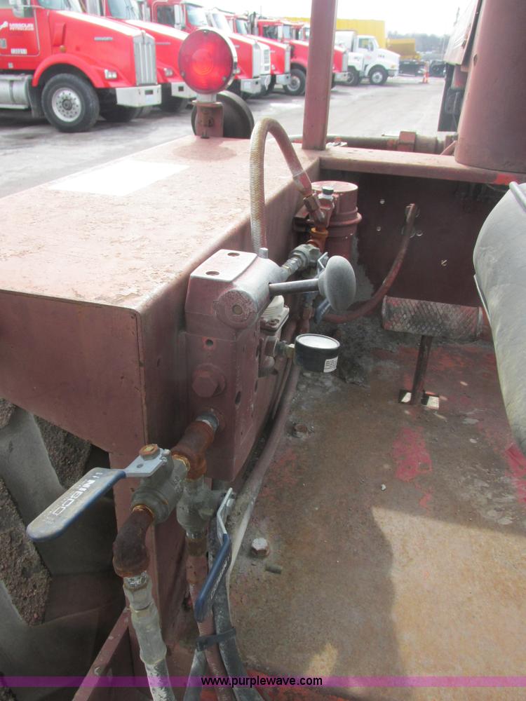 image for item H7731 1978 Schramm 160 Pneumatractor