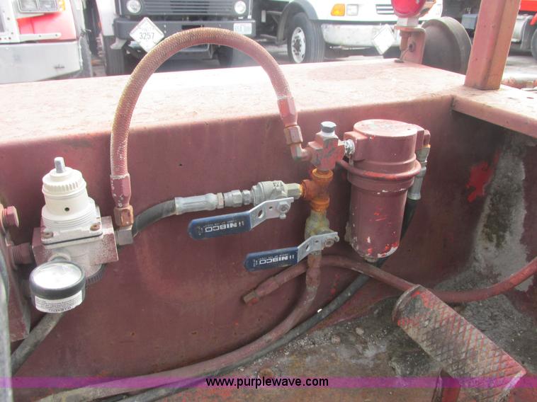 image for item H7731 1978 Schramm 160 Pneumatractor