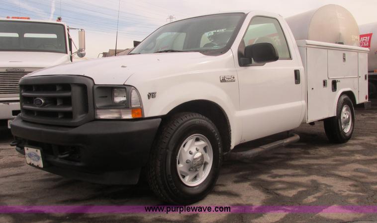 image for item H7732 2002 Ford F250 Super Duty XL utility truck