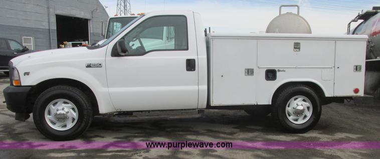 image for item H7732 2002 Ford F250 Super Duty XL utility truck