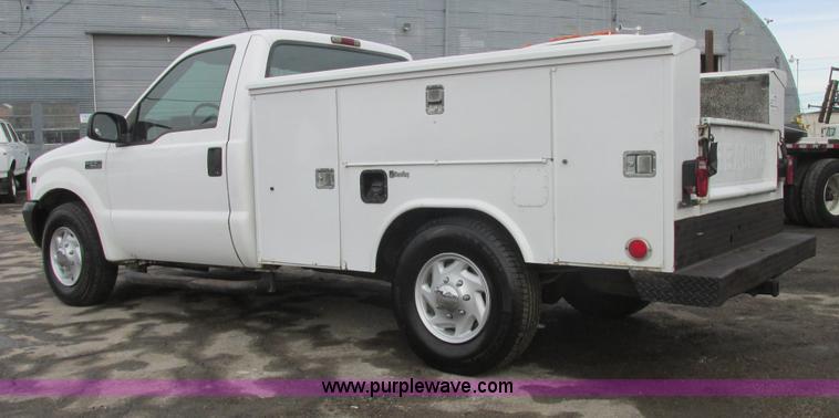 image for item H7732 2002 Ford F250 Super Duty XL utility truck