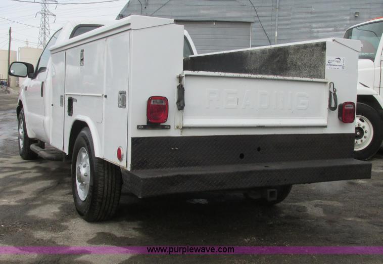 image for item H7732 2002 Ford F250 Super Duty XL utility truck