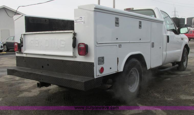 image for item H7732 2002 Ford F250 Super Duty XL utility truck