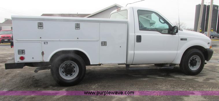 image for item H7732 2002 Ford F250 Super Duty XL utility truck