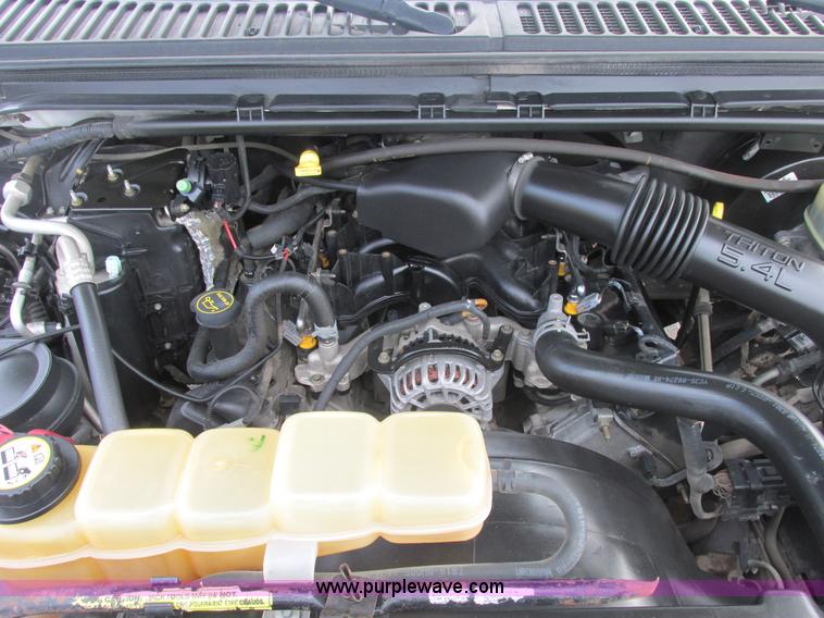 image for item H7732 2002 Ford F250 Super Duty XL utility truck