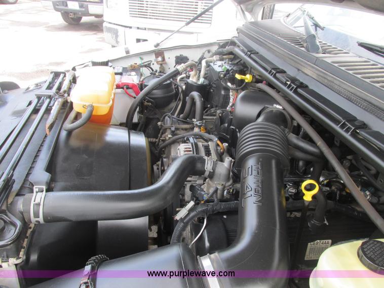 image for item H7732 2002 Ford F250 Super Duty XL utility truck