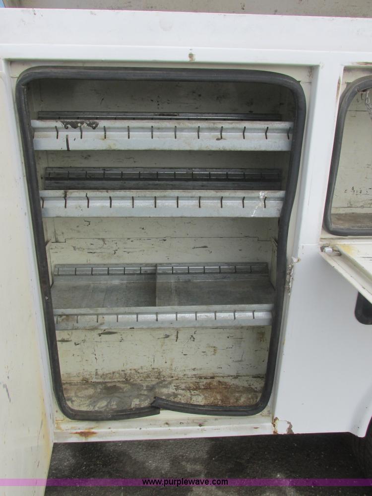 image for item H7732 2002 Ford F250 Super Duty XL utility truck