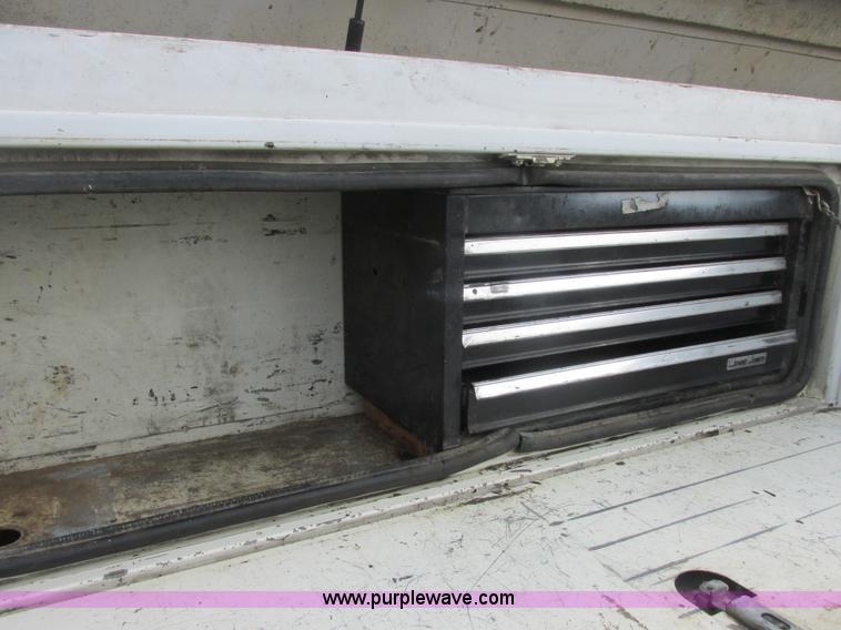 image for item H7732 2002 Ford F250 Super Duty XL utility truck