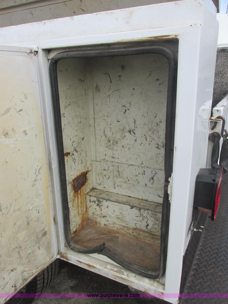 image for item H7732 2002 Ford F250 Super Duty XL utility truck