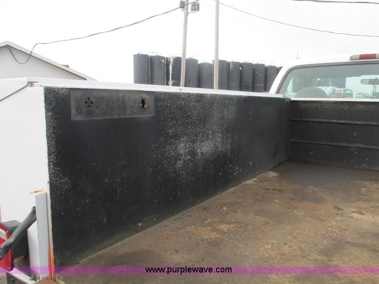 image for item H7732 2002 Ford F250 Super Duty XL utility truck