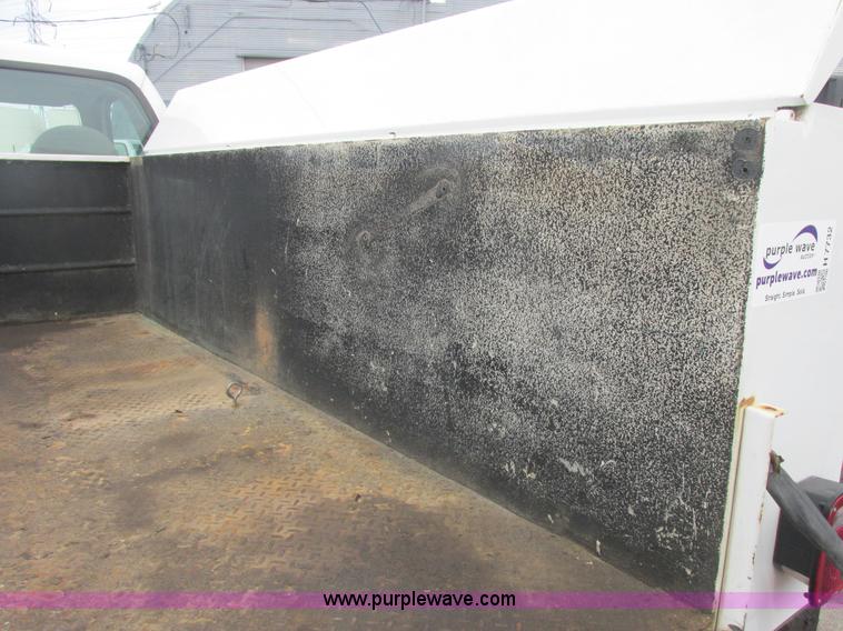 image for item H7732 2002 Ford F250 Super Duty XL utility truck