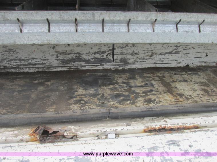 image for item H7732 2002 Ford F250 Super Duty XL utility truck