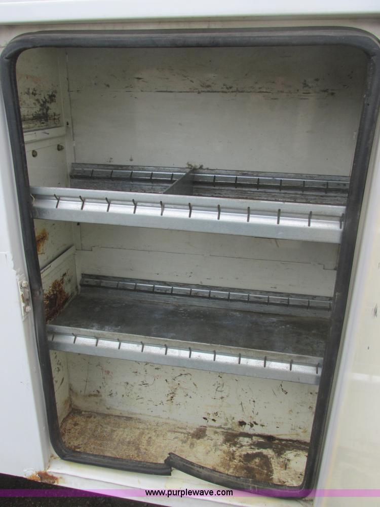 image for item H7732 2002 Ford F250 Super Duty XL utility truck