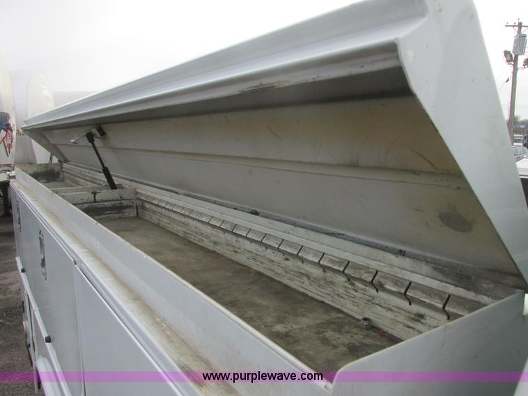 image for item H7732 2002 Ford F250 Super Duty XL utility truck