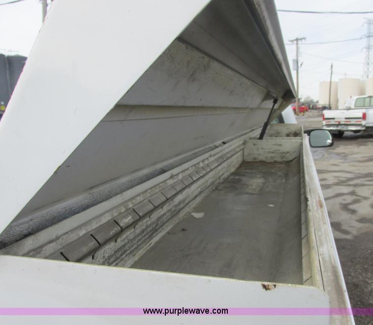 image for item H7732 2002 Ford F250 Super Duty XL utility truck