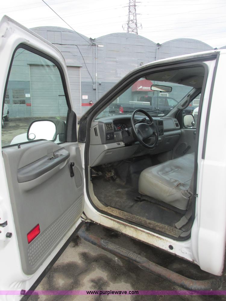image for item H7732 2002 Ford F250 Super Duty XL utility truck