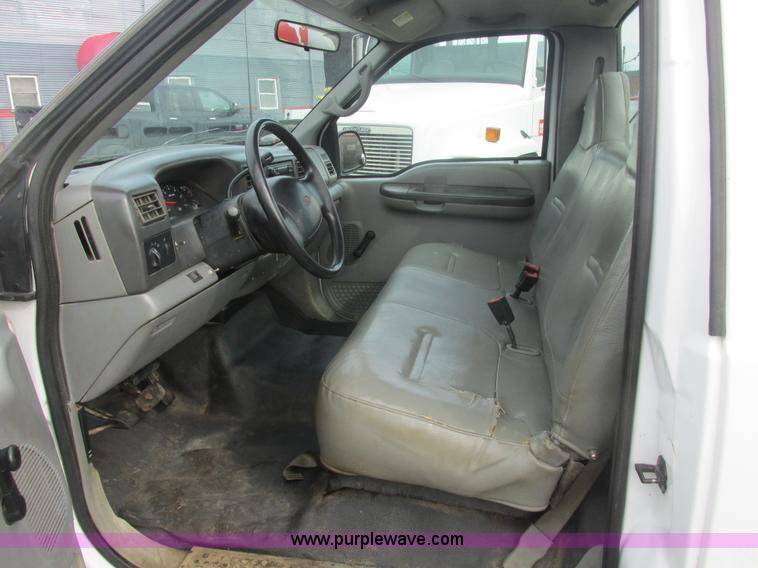 image for item H7732 2002 Ford F250 Super Duty XL utility truck